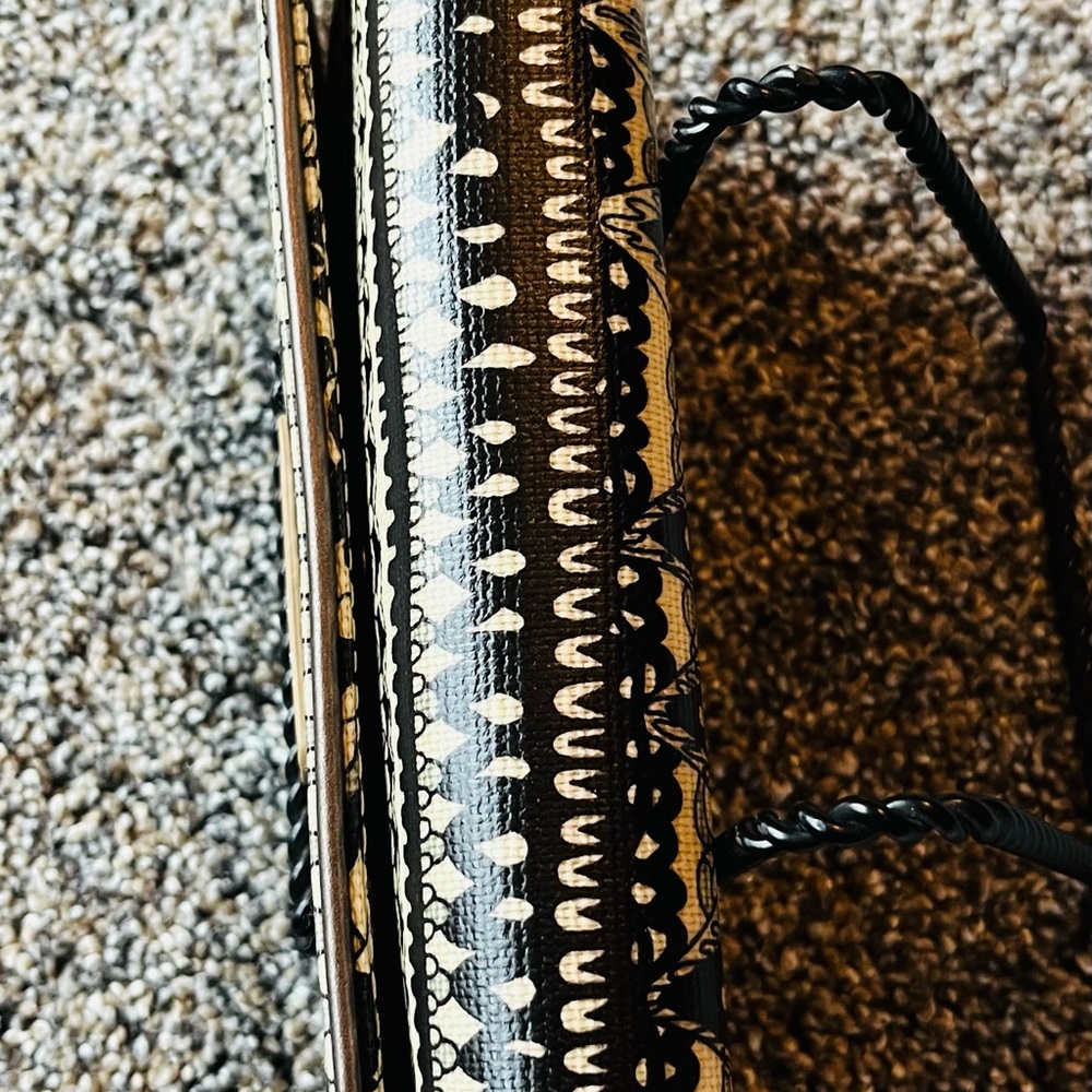 SAKROOTS NWOT Trifold Wallet - Picture 11 of 15
